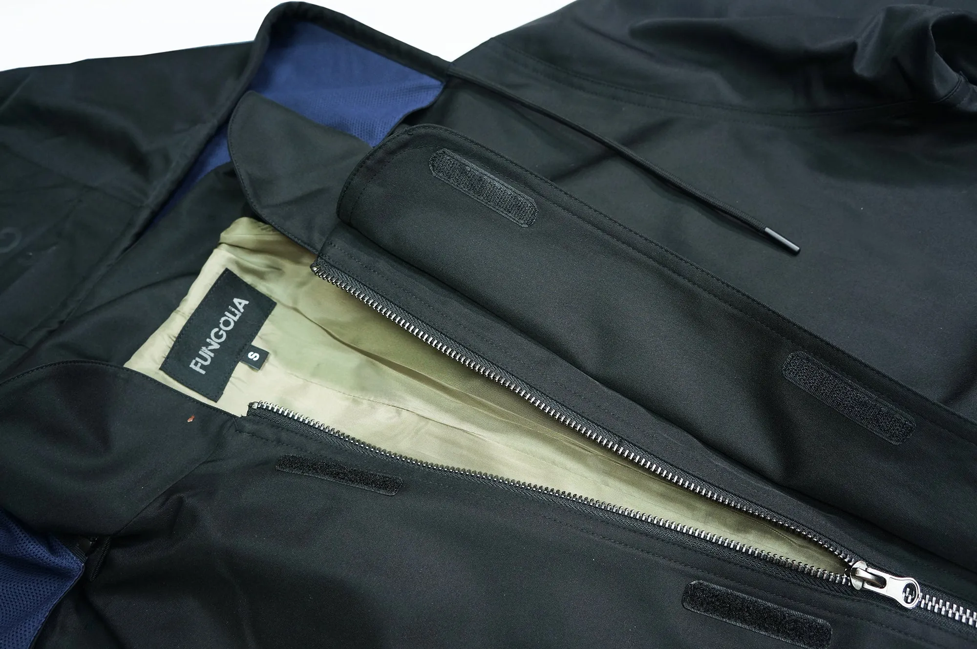 <A 000a001y5a03> Fungolia 2020 Travel Parka Jacket (Black)